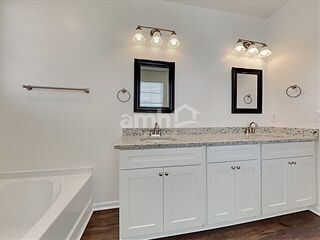 Building Photo - 122 Hyrne Dr