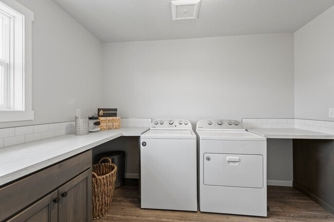 Building Photo - Spokane Valley Two-story - Available Now!