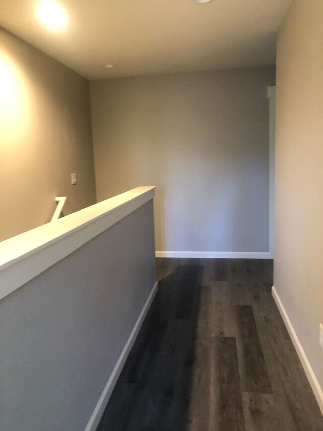 Building Photo - 2243