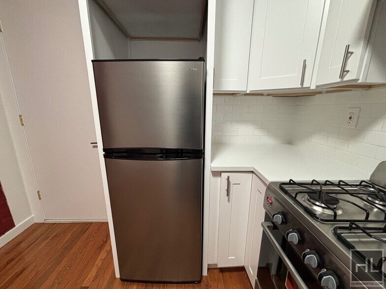 Building Photo - YORK AVENUE