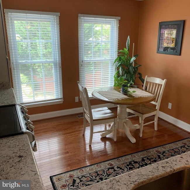 Building Photo - 9630 Sutton Green Ct