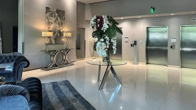 Building Photo - 275 NE 18th St