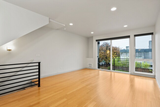 Building Photo - 1624 E Yesler Wy