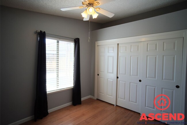 Building Photo - Cozy Home Located In Oildale!