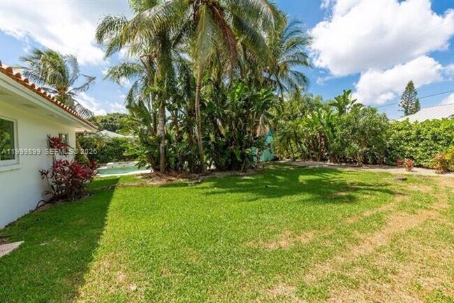 Building Photo - 14610 Tarpon Dr