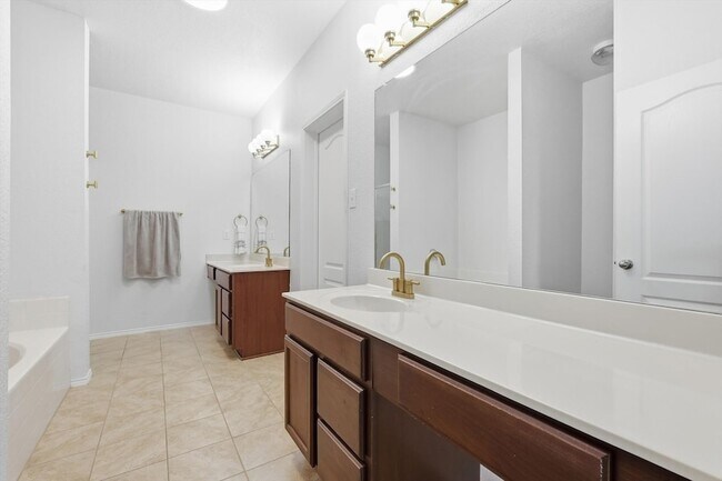 Building Photo - 253 Calvert St