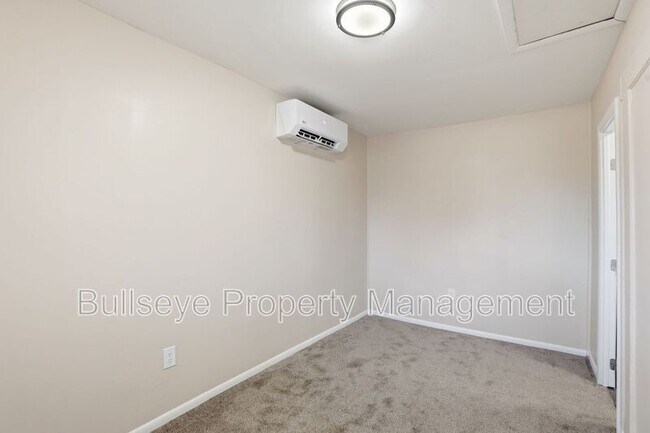 Building Photo - 830 N 10th St