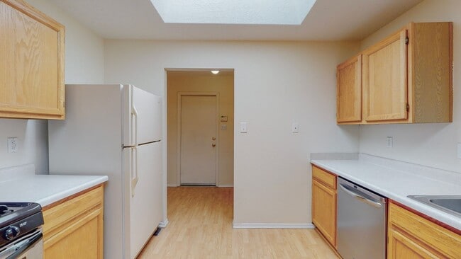 Building Photo - WESTSIDE HOME 3 Bedroom 2 Bath With 2 car garage