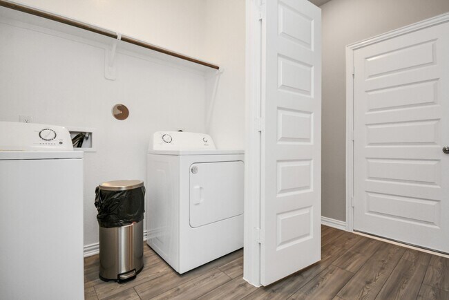 Building Photo - 4615 Aurora Glen Dr