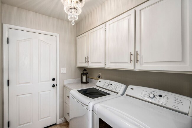 Building Photo - **STUNNING 3 BEDROOM/2 BATHROOM FULLY RENOVATED HOME IN SCOTTSDALE!! (THUNDERBIRD & 52ND ST)**