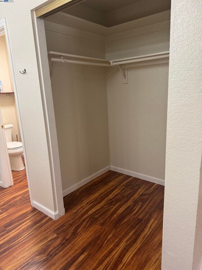 Building Photo - 5325 Avante Ln