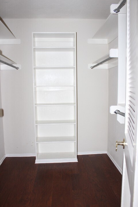 Building Photo - Great West side home located close to shop...