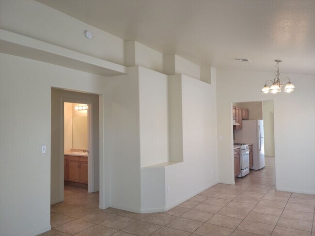 Building Photo - Single Story 3-Bedroom
