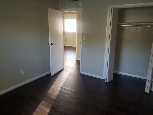 Building Photo - 7241 E Sunny Vale Dr