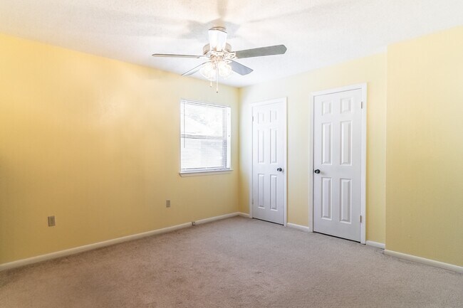 Building Photo - Charming 3 bedroom 2 bath home available soon!!