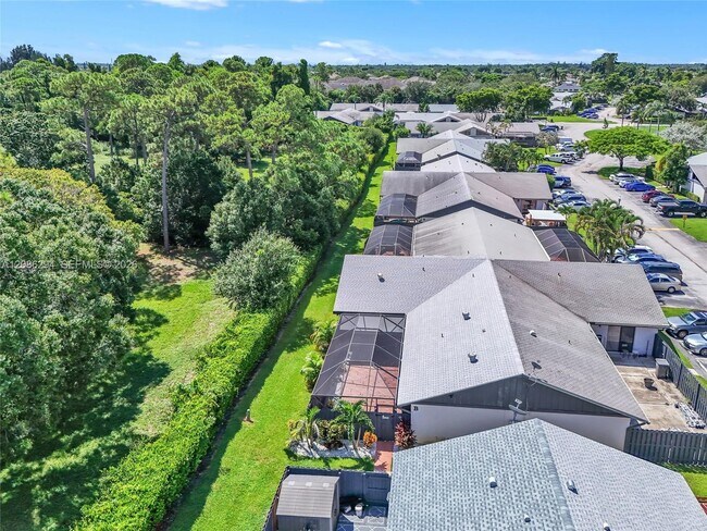 Building Photo - 1050 Summit Trail Cir