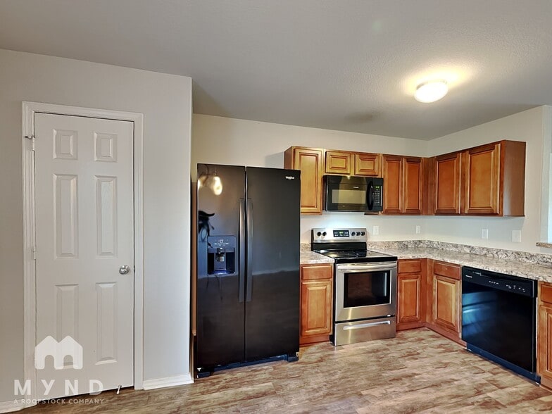 Building Photo - 936 Pinehurst Loop