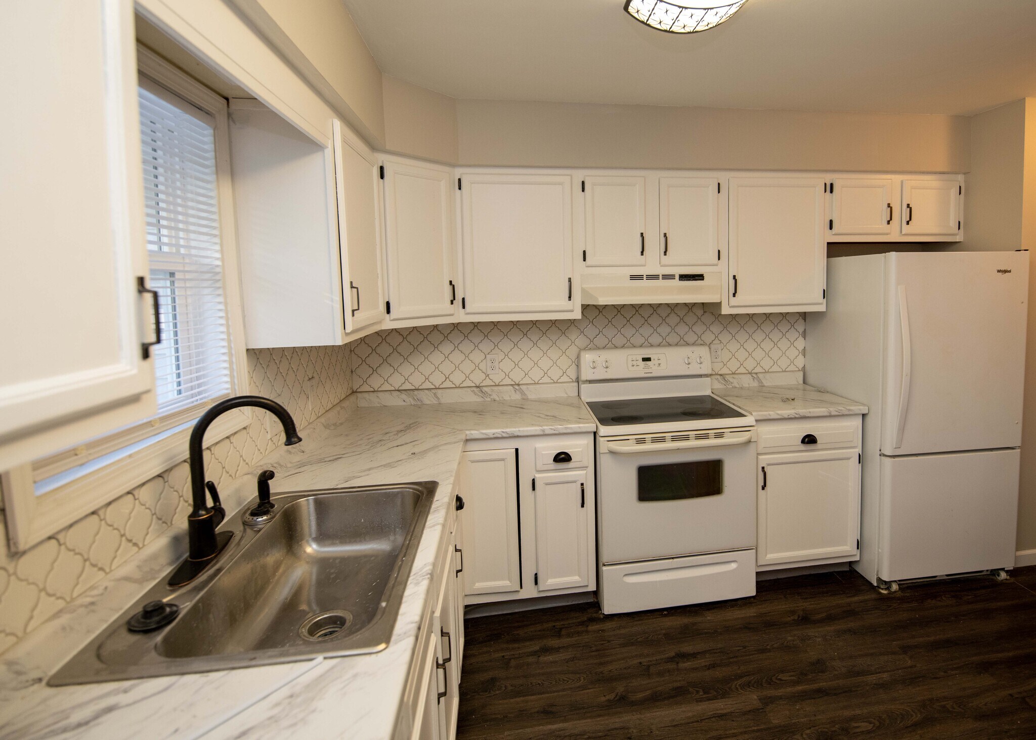 Building Photo - 130 Pierre Pl