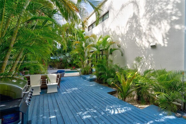 Building Photo - 2755 SW 2nd St