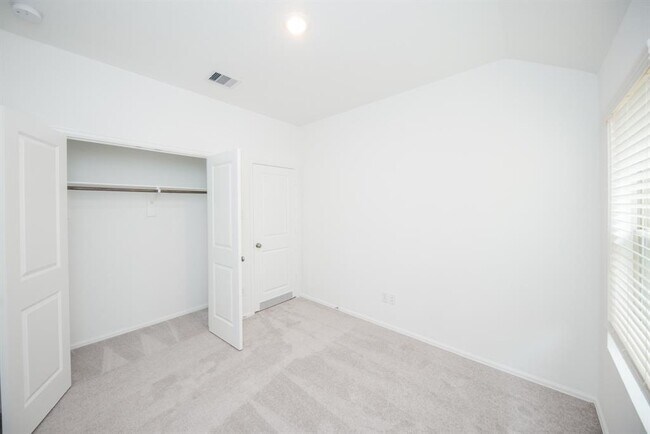 Building Photo - 7322 Bartoncliff