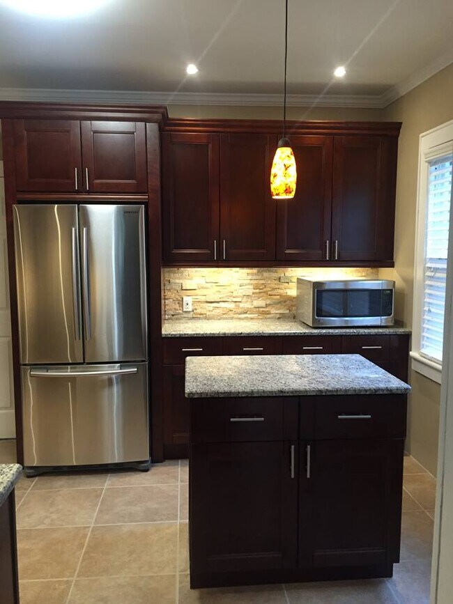 Building Photo - 1214 Park Ave