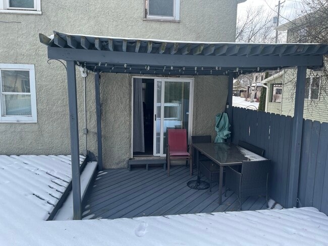 Building Photo - 838 E Washington St