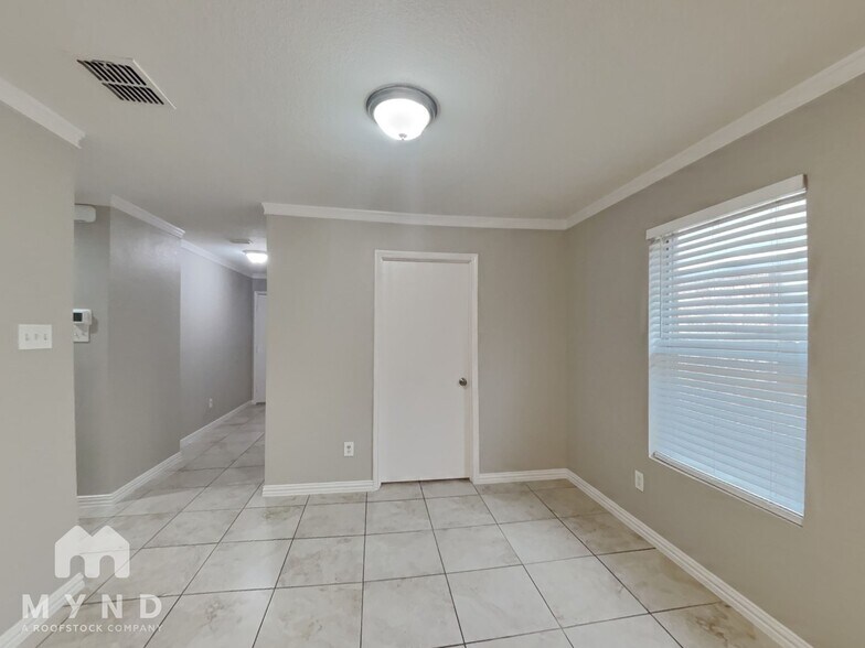 Building Photo - 8924 Sun Haven Way