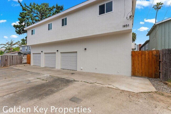 Building Photo - Welcome to your beautifully remodeled apartment in South Oceanside just a few blocks from the beach!