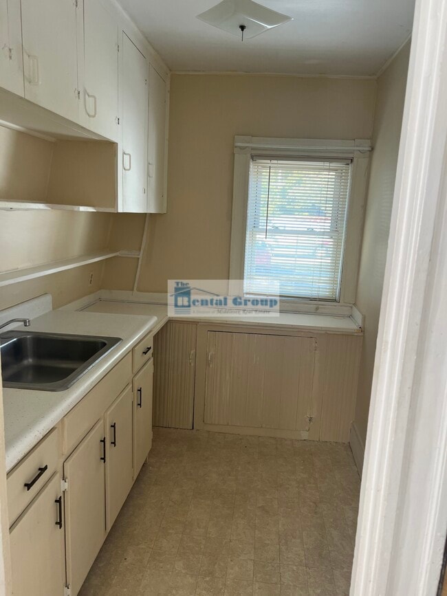 Building Photo - 12 Grove St