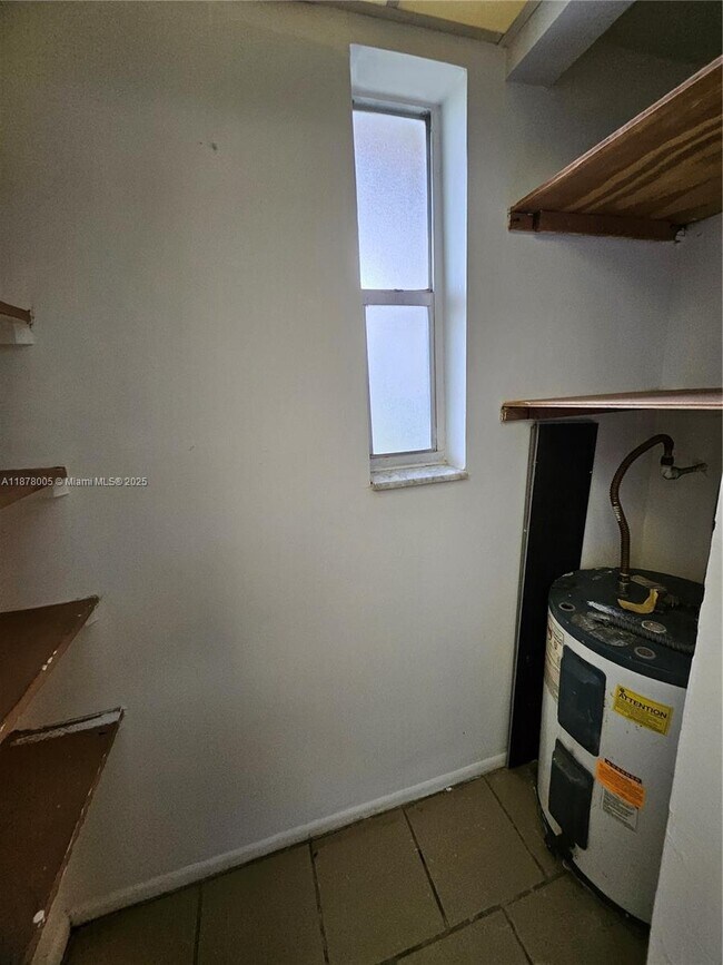 Building Photo - 7820 S Colony Cir