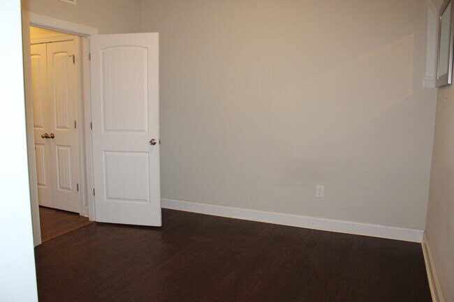 Building Photo - 241 Vinewood Pl