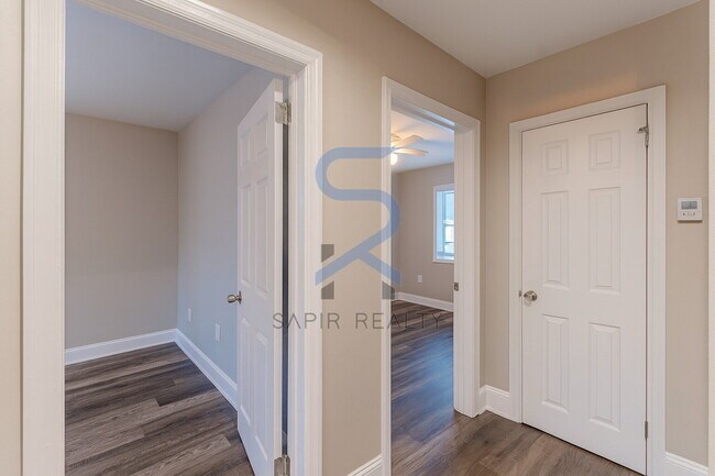 Building Photo - Move-In Ready All-Electric Home in Desirable Venetian Hills