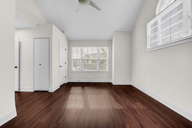 Building Photo - 133 White Branch Ct N