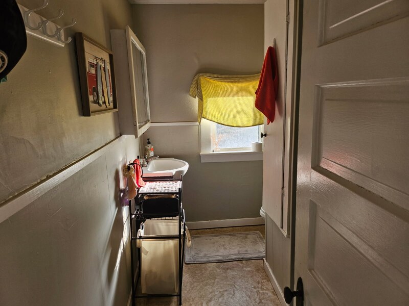 Building Photo - 216 E 2nd St