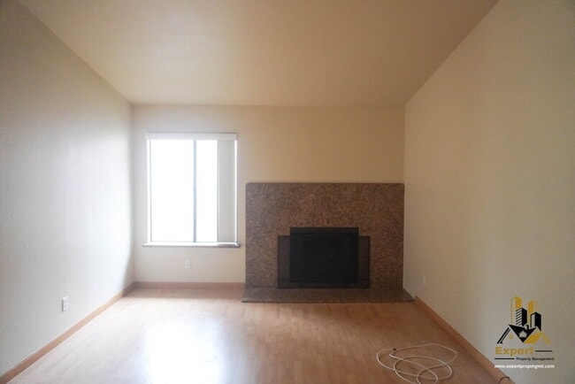 Building Photo - 5333 Primrose Dr