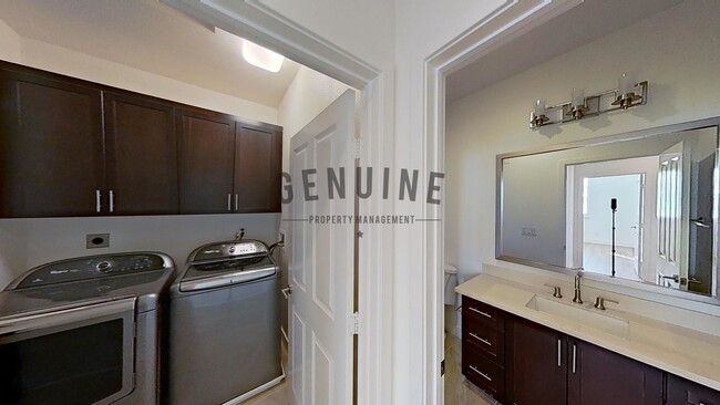 Building Photo - Gorgeous 3 Bedroom Townhouse in Ladera Ranch!