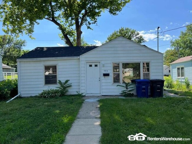 Building Photo - 2 Bedroom House