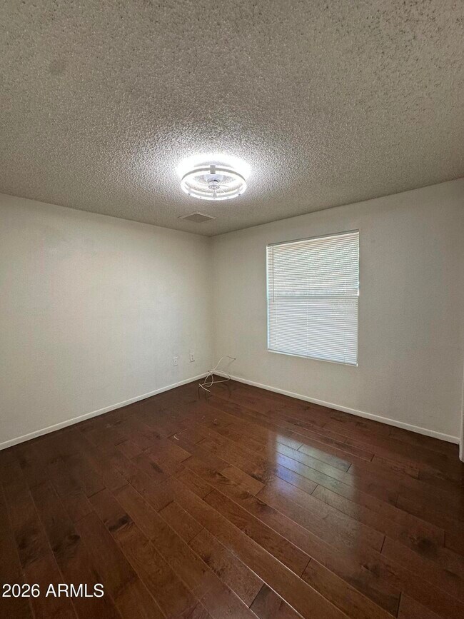 Building Photo - 5653 W Hatcher Rd