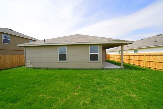 Building Photo - Newly Built Home in Red River Ranch Neighborhood of Cibolo, TX Realtor Commission: $500