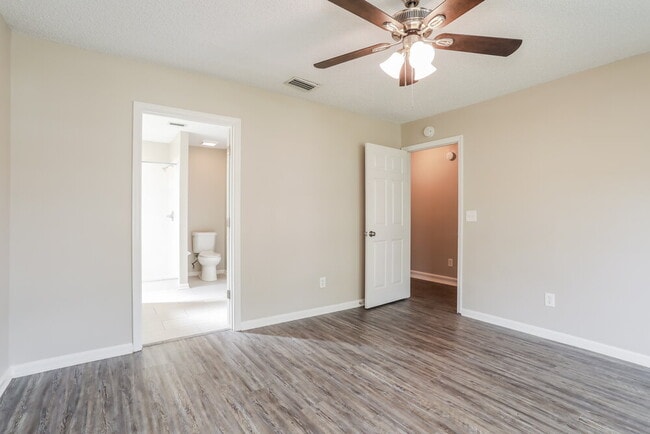 Building Photo - 1936 Hunters Trace Cir