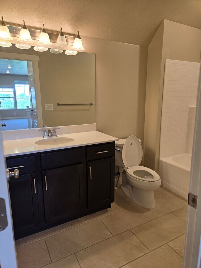 Building Photo - 2422 N Penstemon Wy