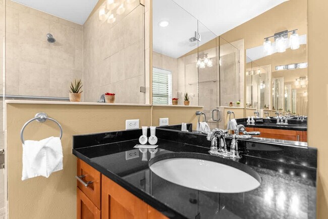 Building Photo - 14590 Damai Ln