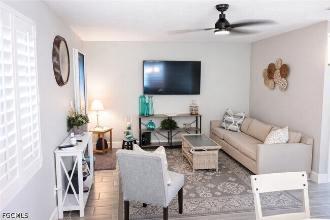 Building Photo - 6 Aztec Lily Ln