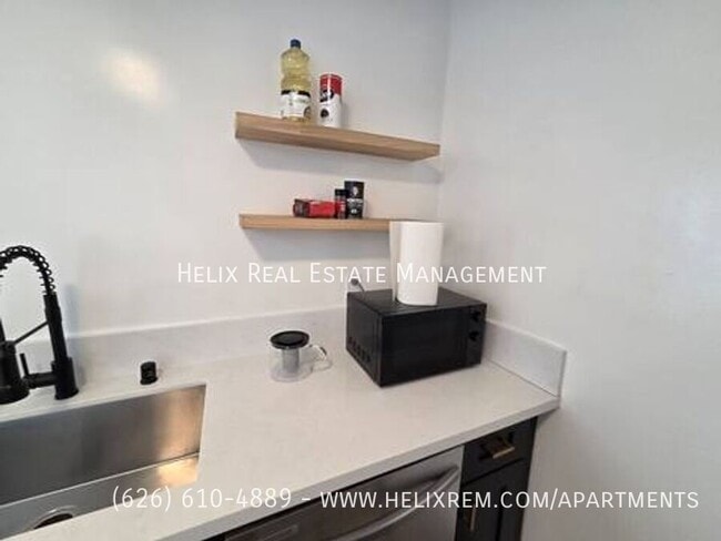 Building Photo - 1313 Huntington Dr