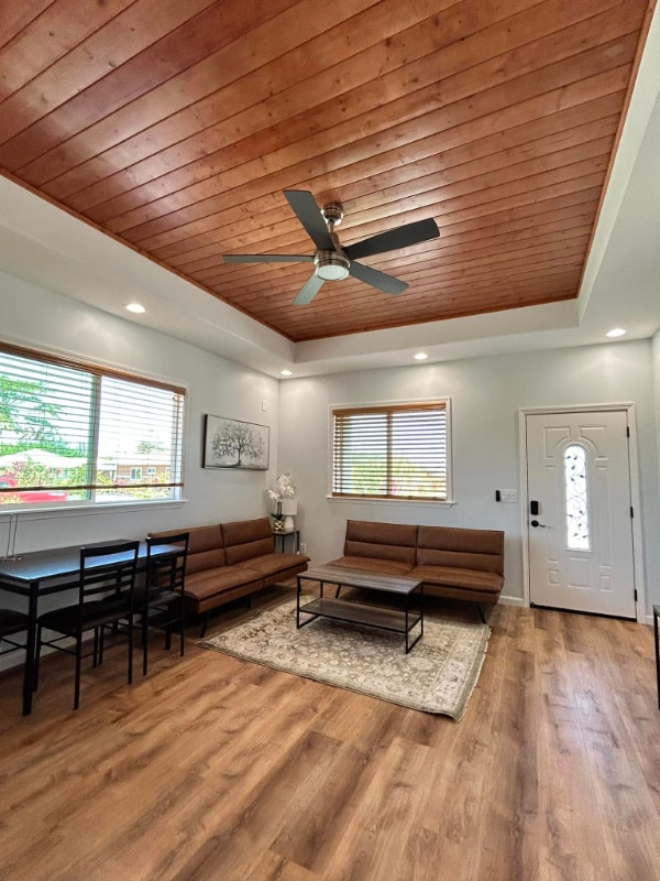 Building Photo - 15-1606-1606 2nd Ave