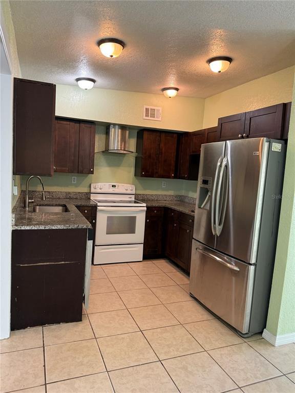 Building Photo - 720 Manor Dr