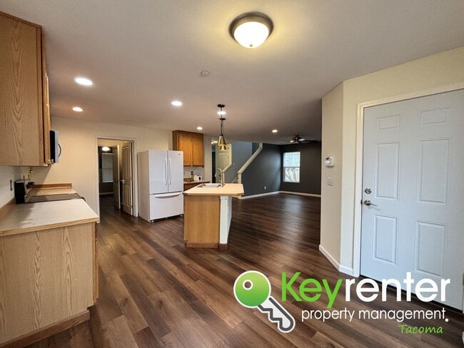 Building Photo - Spacious 4-Bedroom, 2.5 Bath Dupont Rental 5 Minutes from JBLM – Over 2,600 Sq Ft of Comfort