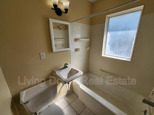 Building Photo - 312 S 47th St