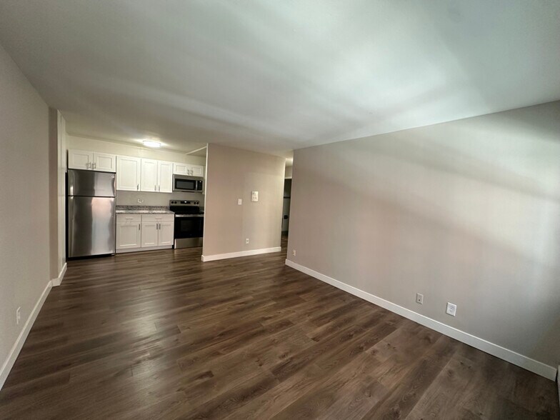 Primary Photo - 1560 N Prospect Ave