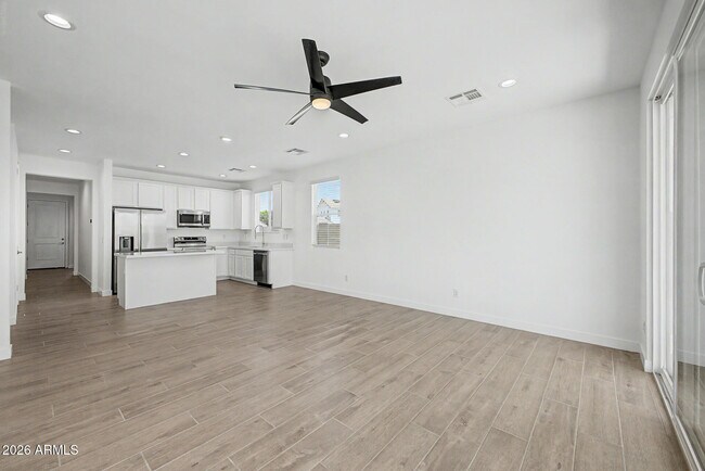 Building Photo - 295 E Mint Ln